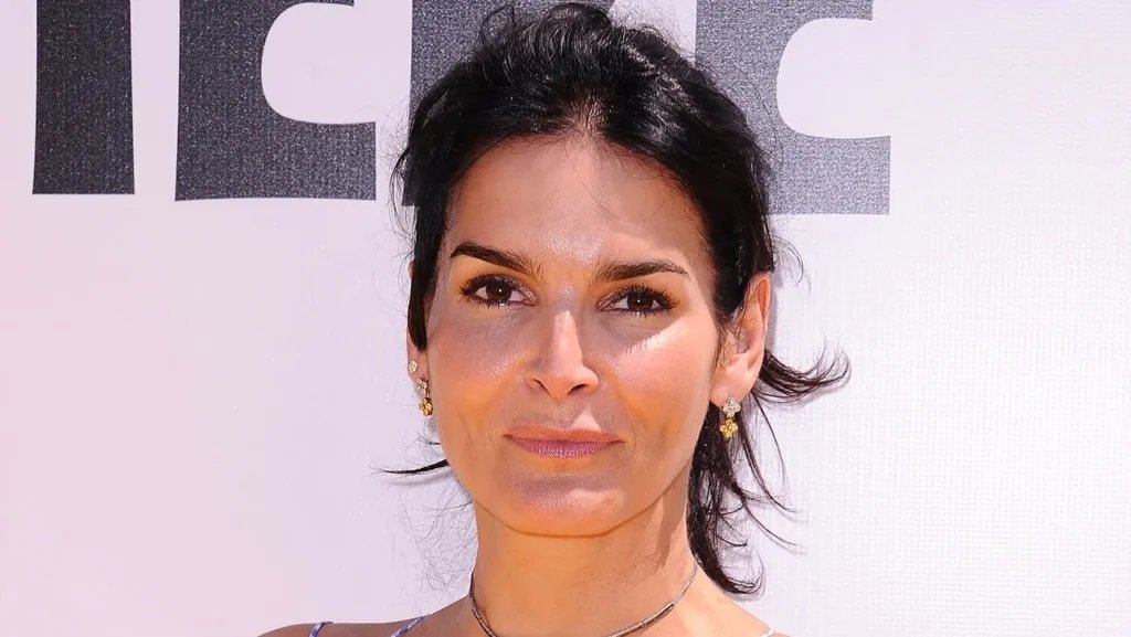 angie harmon age