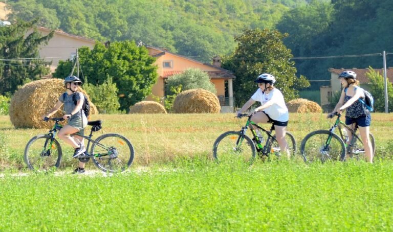 Cycling and Dining: A Journey Through Tuscany's Local Flavors